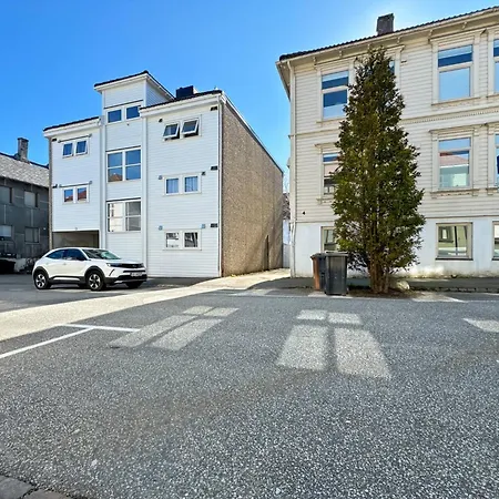 Ledaal Place 1 By Holiday home